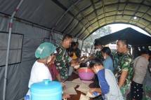 Kapuspen TNI: TNI Dirikan Tenda Kesehatan dan Dapur Umum Bantu Korban Erupsi Gunung Lewotobi NTT