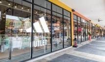 Outlet Adidas di Summarecon Villaggio Outlets Karawang.