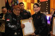 Penyanyi senior multitalenta, Ratna Listy 