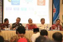 Deputi Bidang Pengawasan Kementerian Koperasi dan UKM, Suparno saat Sosialisasi Tata Cara Pemeriksaan Kelembagaan Koperasi yang dihadiri perwakilan kepala dinas Pemprov, Pemkab/Pemkot di Solo dan sekitarnya, Kamis (19/10).
