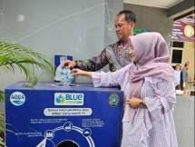 Kotak meletakan botol bekas Aqua