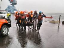 Bakamla RI Evakuasi Korban Kapal Terbalik di Muara Kalibaru, Jakarta Utara (Foto Humas BakamlaRI) 