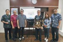 (Ki-Ka)Danai.id: Irianto Gunawan (Dir. Bisnis) Azhar Abdul Wahab (CEO) Adimukyo Mardjikoen (Komisaris Utama) J Trust Bank: Widjaja Hendra (Dir. Bisnis) Santi Setianingsih ( Relationship Manager) Agung Subagiyo (EVP Business & Commercial)