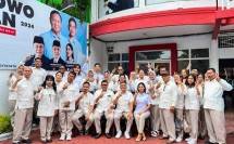 Ketua DPD Partai Gerindra DIY, Danang Wicaksana Sulistya (Dua dari Kiri- duduk) bersama Pengurus DPD Partai Gerindra Daerah Istimewa Yogyakarta di acara HUT ke 16 Partai Gerindra.