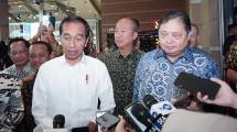 Menko Airlangga Hartarto saat mendampingi Presiden Jokowi membuka IIMS 2024