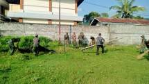 Puluhan Prajurit Dan Warga "Saling Tebas" Di Lapangan Ulakan