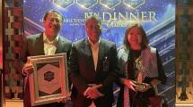 Jajaran direksi Vista Land Group saat menerima penghargaan dari Bank BTN