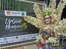 Fashion Show Sanggar Humaniora Tampilkan Busana Unik dan Kreatif Dari Pengelolaan Limbah 
