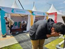 BSI menyediakan mushola portable untuk pengunjung pada gelaran F1 Powerboat (F1H2O)di Balige, Sumatera Utara. 