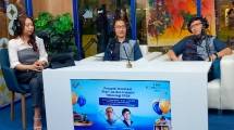 Direktur Central Capital Ventura (CCV) Adi Prasetyo (tengah) dan VP Digital Innovation Solution BCA Samuel Tjung (kanan)