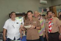 Menteri Pariwisata Sandiaga Uno Meresmikan Kumbung Jamur Tiram SMPN 12 Jakarta
