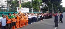 Prajurit Lanmar Jakarta Melaksanakan Kegiatan Bersih bersih seputar Mako Lanmar Jakarta & Hotel Borobudur Jakarta