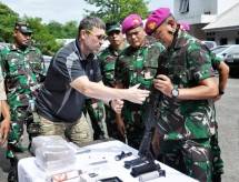 Wadan Kormar Tinjau Uji Fungsi Senapan Serbu AKM