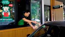 Sambut Ramadan dan mudik, Starbucks hadirkan layanan drive-thru.
