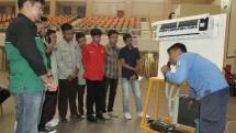 Instruktur AC Daiki di hadapan peserta