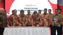 Penandatanganan perjanjian kerjasama bersama antara CCEP Indonesia dan serikat pekerja