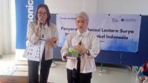 Panasonic memperagakan cara penggunaan Lampu Solar Panel yang menggunakan tenaga cahaya Matahari di Cianjur