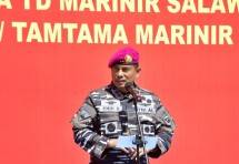 Komandan Korps Marinir Mayor Jenderal TNI (Mar) Endi Supardi Remikan Bangunan di Sorong