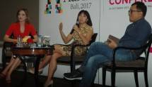 Maya Watono (tengah) dan Janoe Arijanto (Kanan) Memberikan Keterangan Pers Selaku Committee AdAsia 2017 Bali 