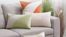 Ini 4 Manfaat Bantal Sofa yang Jarang Diketahui