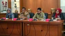Juru Bicara Kemenperin, Febri Hendri Antoni Arif (tengah) 