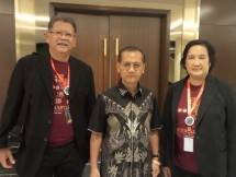 Foto kiri-kanan (Markus Rozano Antar Prasetyo - Bung Kepra selaku Ketua Koordinator Pergelaran; Dirjen Bimas Budha Supriyadi; Ketua Umum Panitia Acara Siddhartha The Musical, Sutina Irsan)