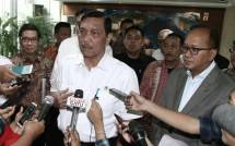 Menko Luhut bersama Ketum KADIN Roslan Roeslani dan Ketum HKI Sanny Iskandar