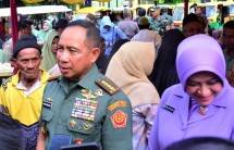 Panglima TNI Bagikan Ribuan Paket Sembako di Tanjungpinang