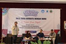 Gol A Gong saat menjadi pembicara Bincang-Bincang Literasi bersama Duta Baca Indonesia di Semarang, Jawa Tengah.
