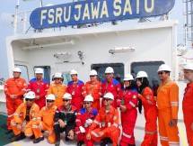 Kunjugan Mahasiswa Universitas Pertahanan ke FSRU Jawa Satu