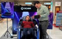 Salah satu customer sedang mencoba kursi pijat Ogawa Maestro di SEIBU, Grand Indonesia. Saat ini produk Ogawa Maestro sedang dipamerkan di SOGO Plaza Senayan dan SEIBU Grand Indonesia. Pameran produk Ogawa Maestro akan berlangsung hingga 9 Juni 2024 mendatang. Ogawa memberikan penawaran spesial dan juga khusus untuk pengunjung yang datang ke counter saat periode ini akan mendapatkan special price serta penawaran istimewa untuk produk-produk Ogawa lainnya.