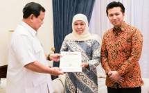 Prabowo Serahkan Rekom Gerindra pada Khofifah-Emil, Khofifah