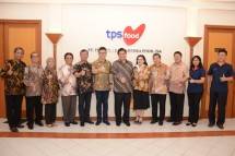 Menteri Perindustrian Airlangga Hartarto berkunjung ke pabrik Tiga Pilar Sejahtera