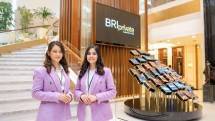 Pegawai di segmen BRI Privat