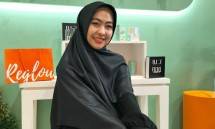 dr Shindy Putri di booth Reglow, Jakarta X Beauty 2024.