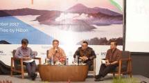 President Director AXA General Indonesia, Paul Henri Rastoul Saat Menjadi Pembicara di Seminar Indonesia Tourism Outlook (ITO) 2018 yang diselenggarakan oleh Forum Wartawan Pariwisata (Forwapar)