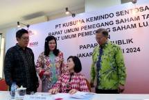 Kiri ke kanan: ignasius arrie setiawan, komisaris, melly elita, direktur, tjia tjhin hwa komisaris, kiki sadrach dirut