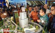 Menteri PPN/Kepala Bappenas Bambang P.S. Brodjonegoro, dan Ketua Kadin Indonesia Rosan Roeslani, Plt. Dirjen Bina Konstruksi Kementerian PUPR Danis H. Sumadilaga, di Jakarta, Rabu (8/11). (Foto Rizki Meirino) 