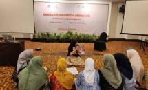 Membaca nyaring untuk bangun kegemaran anak sejak dini.