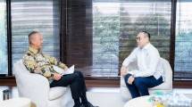 Menperin Agus Gumiwang Kartasasmita bersama Ketua Umum Asaki, Edy Suyanto 