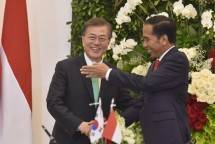 Presiden Jokowi-Presiden Korsel Moon Jae-In, di Istana Kepresidenan Bogor, Kamis (9/11) malam. (Foto: Humas/Oji)