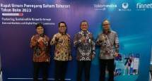 Direktur Utama TelkomMetra Pramasaleh H. Utomo (kanan) dan Direktur Utama Finnet Rakhmad Tunggal Afifuddin (kiri) saat RUPST Finnet Tahun Buku 2023, beberapa waktu lalu.
