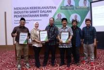 Forwatan bersama narasumber diskusi Sawit