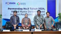 Sekjen Inaplas, Fajar Budiono bersama Plt. Dirjen IKFT Kemenperin, Reni Yanita dan Peneliti INDEF, Ahmad Heri Firdaus dalam diskusi dengan Forum Wartawan Industri (Forwin)