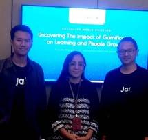(Dari kiri ke kanan): Junialdi Dwijaputra, Head of Level Up powered by Agate; Liz Zeny Mery, Plt Asisten Deputi Pengembangan Ekonomi Kreatif pada Kementerian Koordinator Bidang Kemaritiman dan Investasi; Andy Djiwandono, Head of Sustainability & Digital Lending Bank Jago.