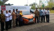 Menperin Airlangga Hartato Menjajal Mobil Nissan Note e-Power