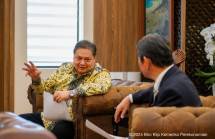 Sekjen LDP Jepang Sambangi Menko Airlangga Bahas Kerjasama Proyek Pembangkit Listrik Hingga Ekonomi Digital