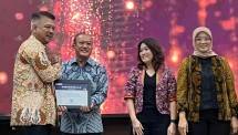 Direktur Utama Finnet Rakhmad Tunggal Afifuddin menerima penghargaan &ldquo;Wajib Pajak Dengan Kontribusi Terbesar Tahun Pajak 2023&rdquo; dari Kantor Direktorat Jenderal Pajak (DJP), beberapa waktu lalu.