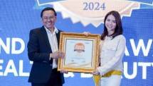 William Nicholas, CEO Detoslim, mengatakan, Kami percaya bahwa dengan memanfaatkan kekuatan bahan alami, kami dapat memberikan solusi penurunan berat badan