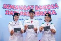 Paskibraka menerima beasiswa BRI